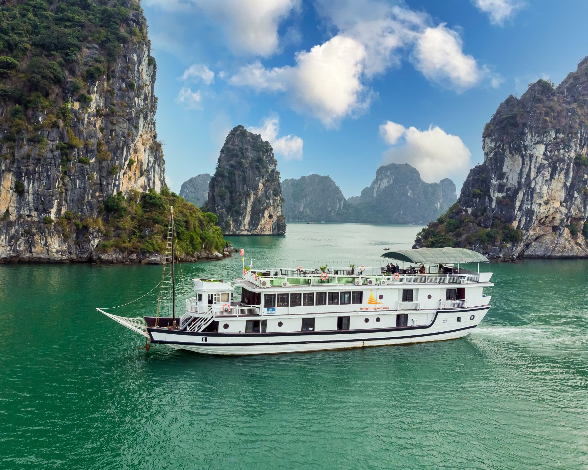 Ha Long – Sunlight Legend Cruise ⭐⭐⭐