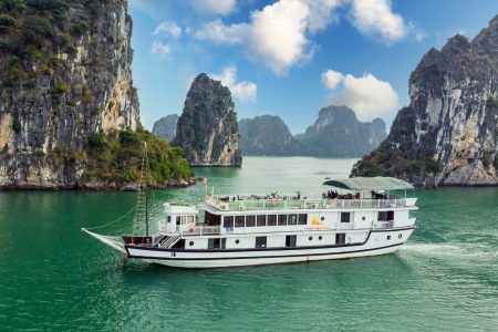 Ha Long – Sunlight Legend Cruise ⭐⭐⭐