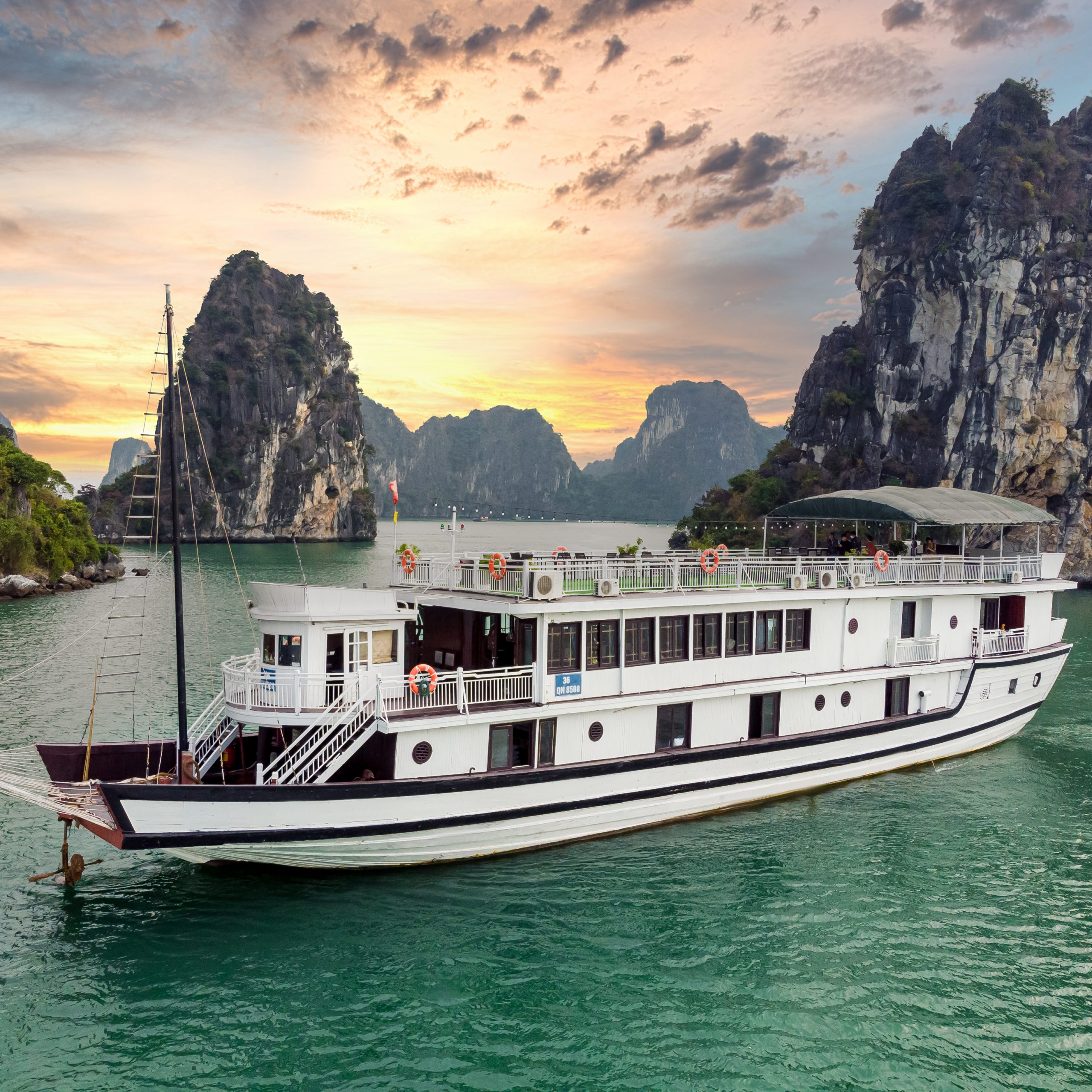 Ha Long – Sunlight Legend Cruise ⭐⭐⭐