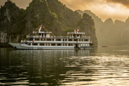 Swan Cruises- A 4 Star Cruise In Bai Tu Long