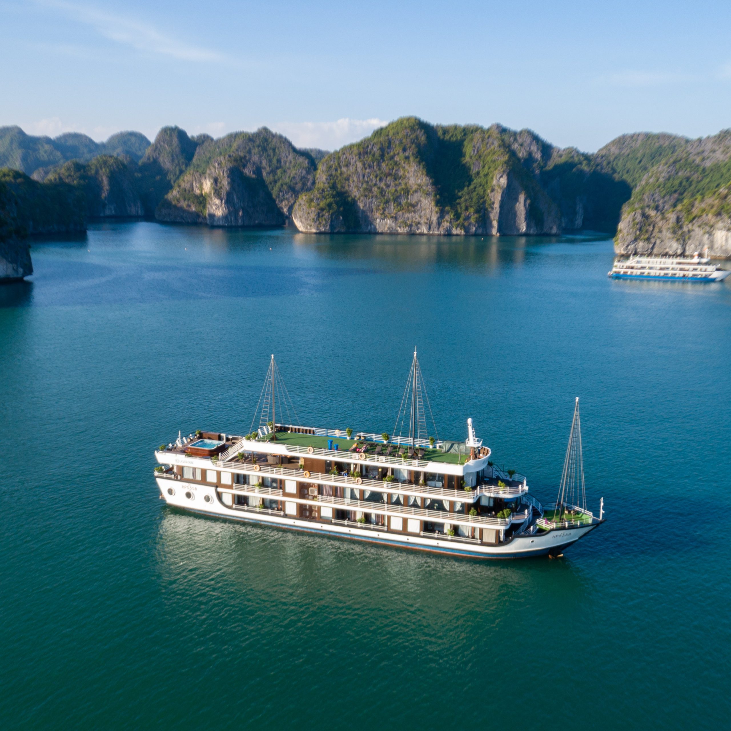 LA CASTA CRUISE- A LUXURY 5 STAR CRUISE IN LAN HA BAY