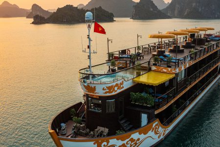 NOSTALGIA CRUISES- A SPECIAL 5 STAR CRUISE IN LAN HA BAY